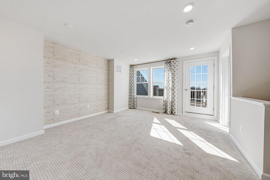 9500 BARNES LOOP