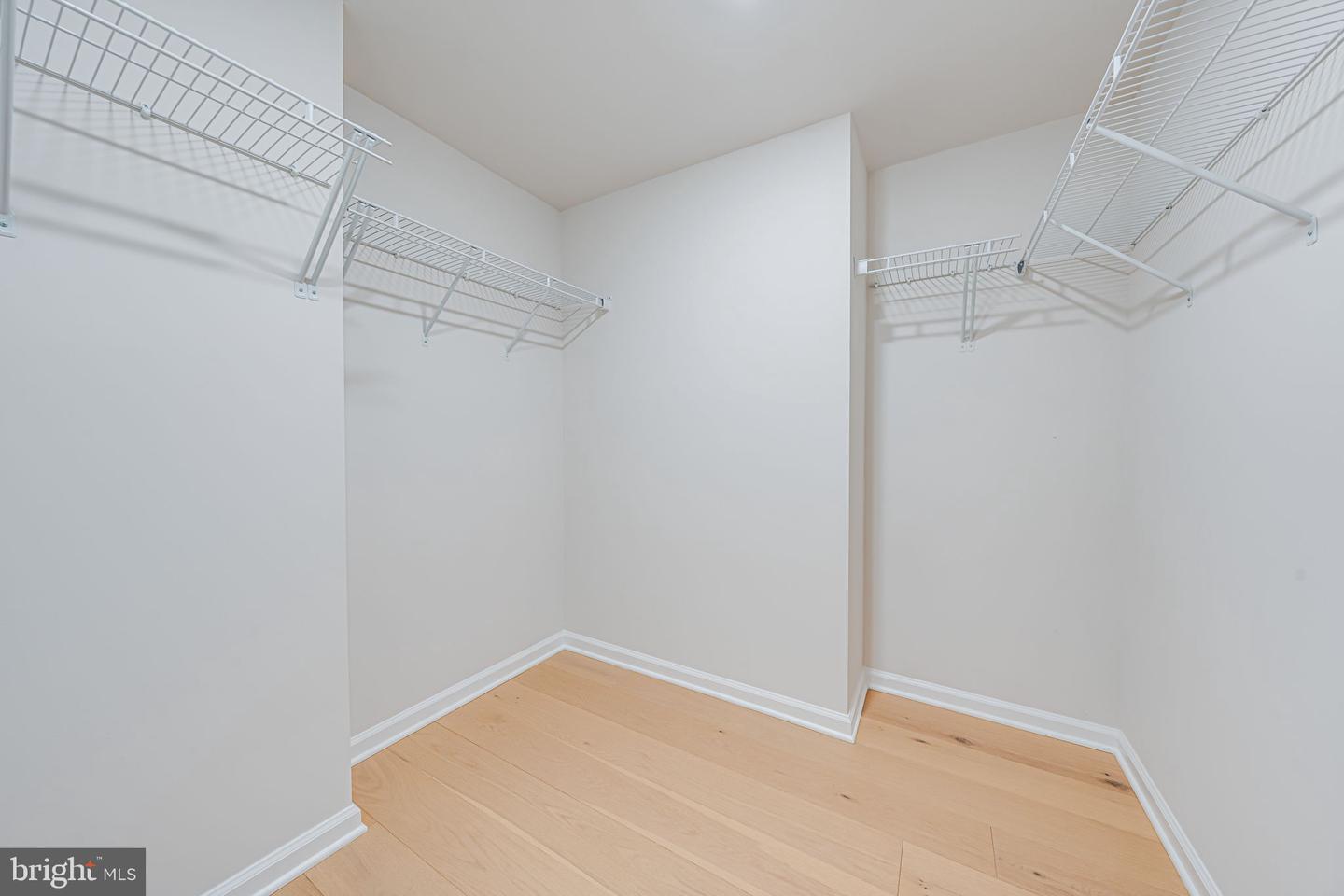 9500 BARNES LOOP