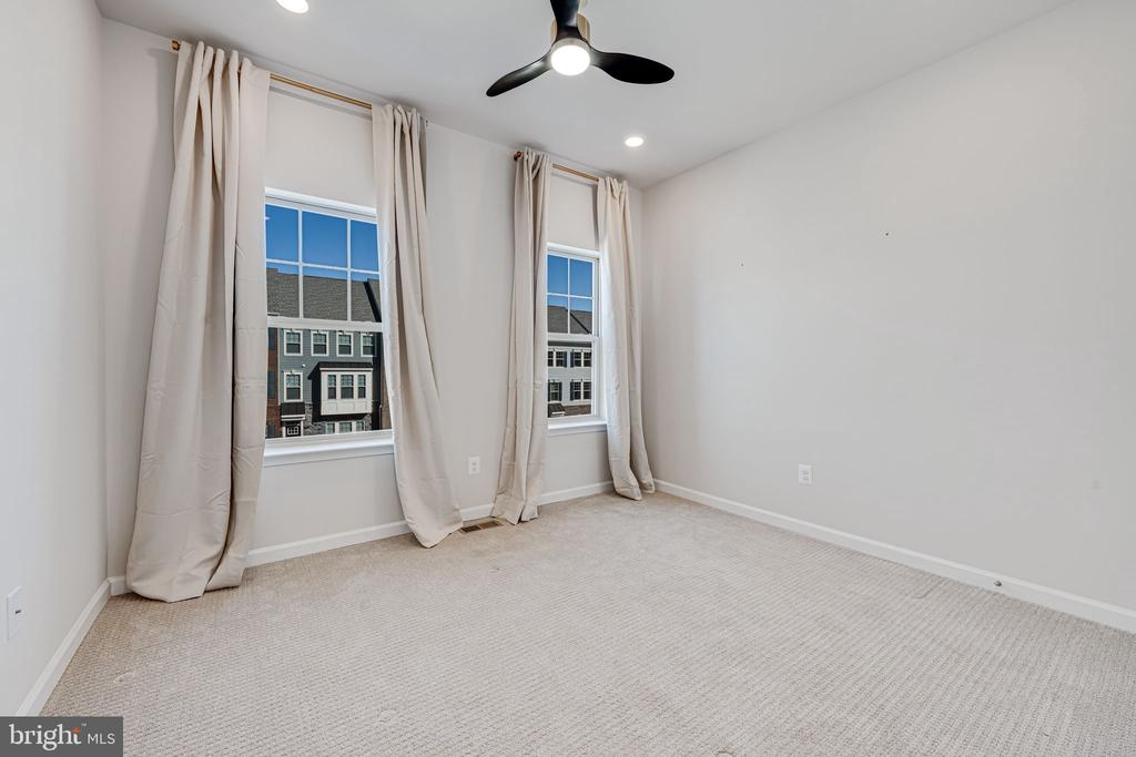 9500 BARNES LOOP