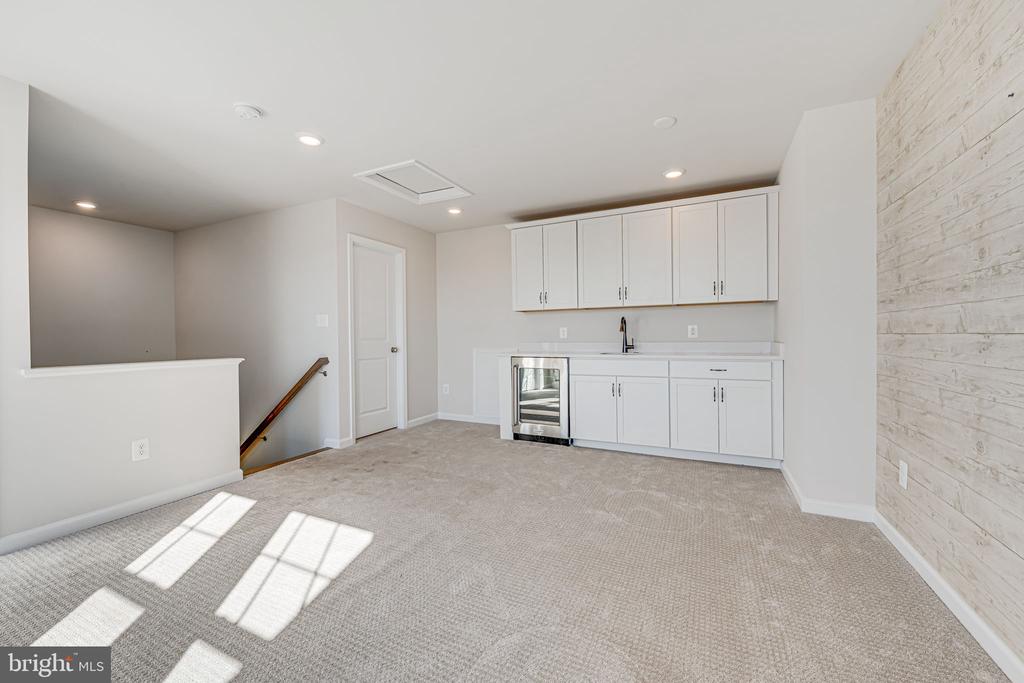 9500 BARNES LOOP