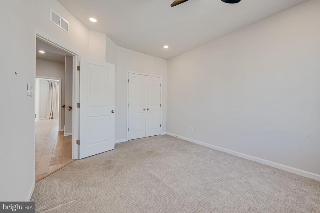 9500 BARNES LOOP