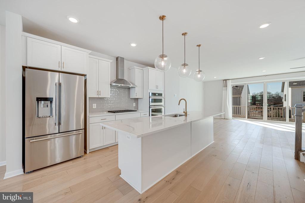 9500 BARNES LOOP