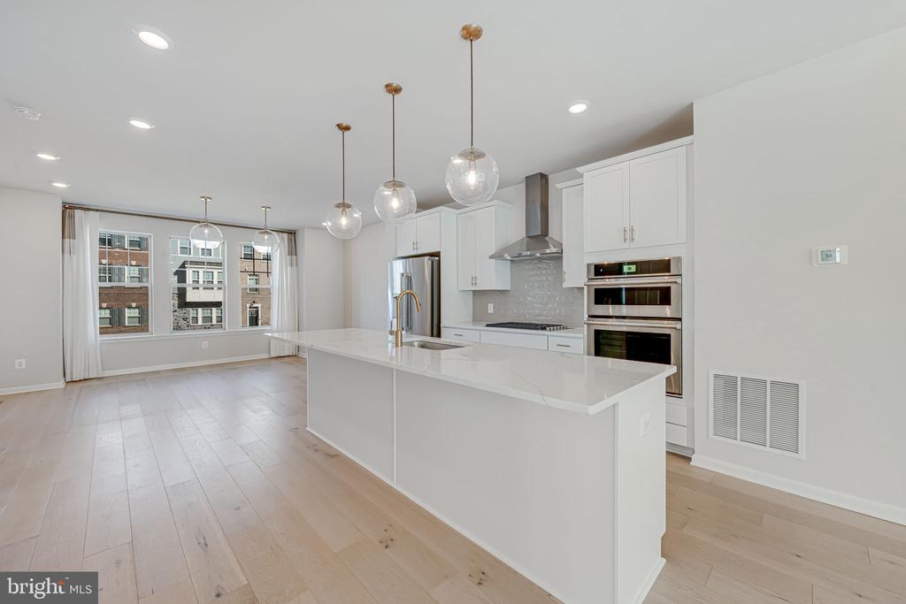 9500 BARNES LOOP