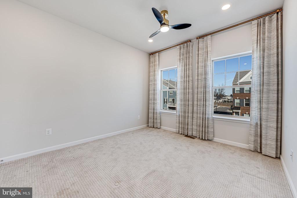 9500 BARNES LOOP