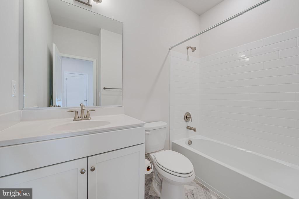 9500 BARNES LOOP