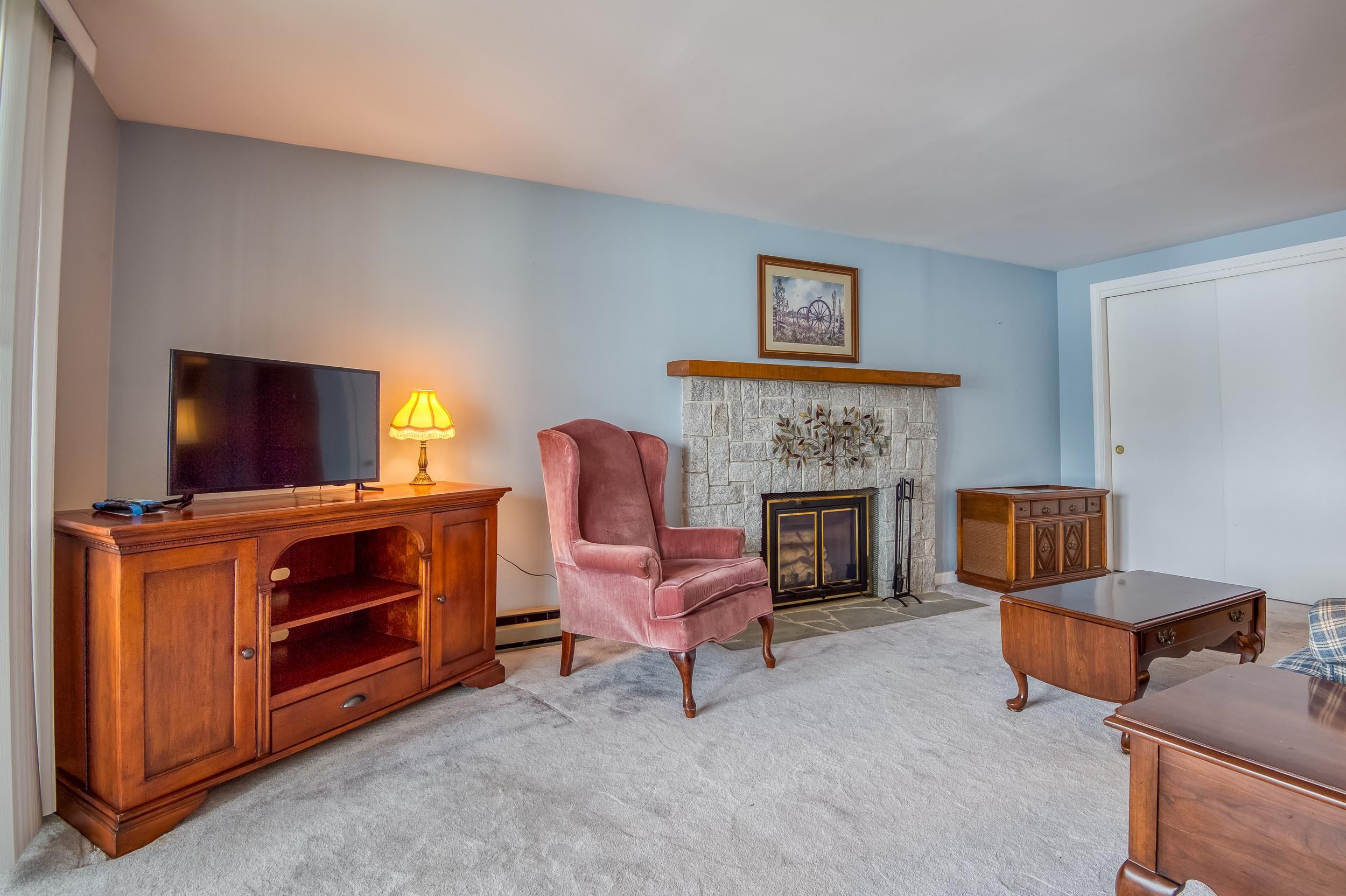 16 Pine Landing Road Unit: 1