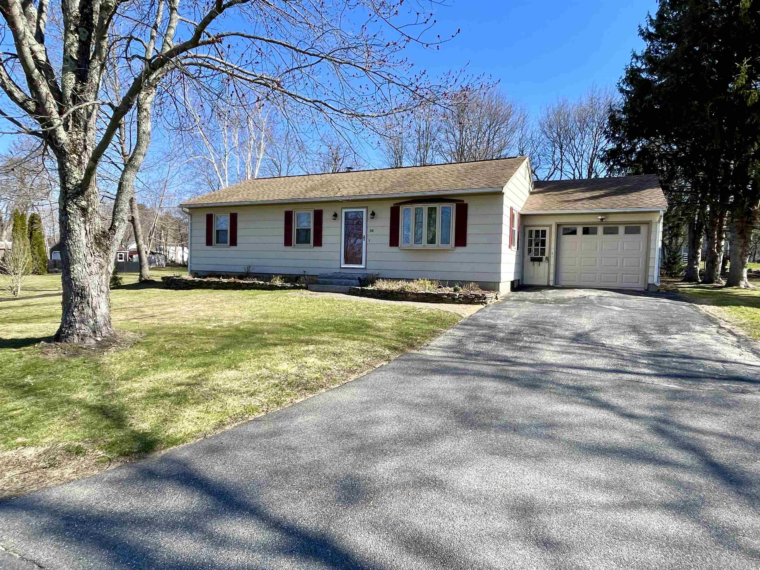34 Adams Avenue