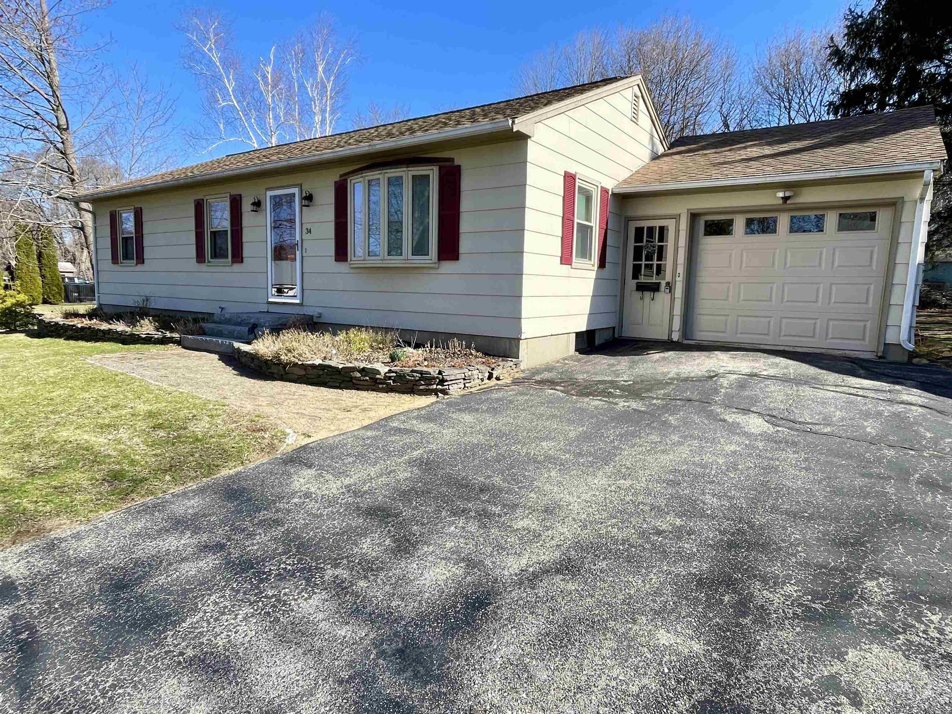 34 Adams Avenue