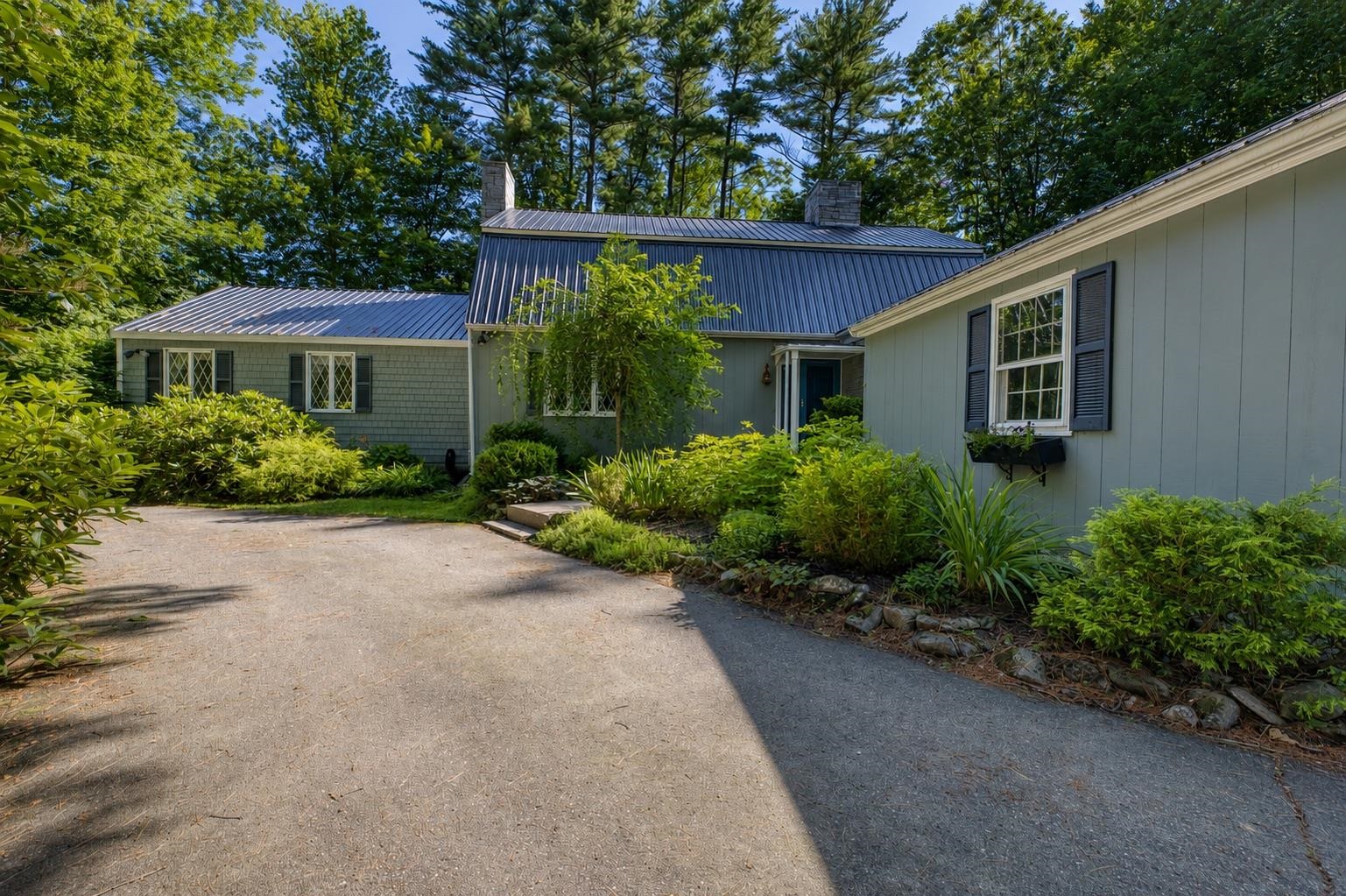 11 Robin Acres Drive