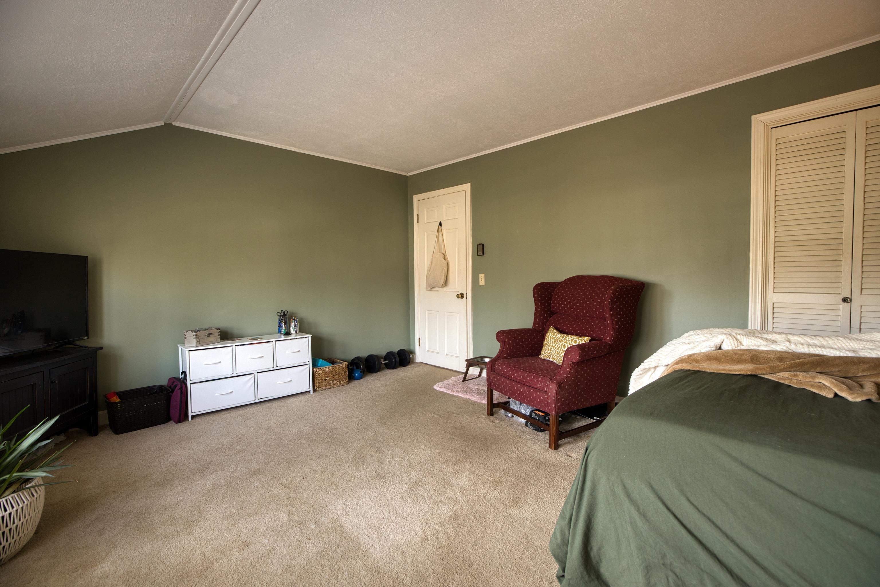 11 Robin Acres Drive