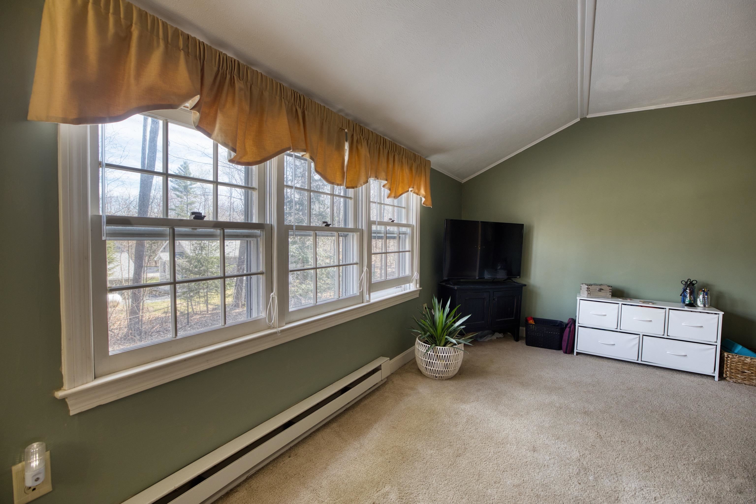 11 Robin Acres Drive