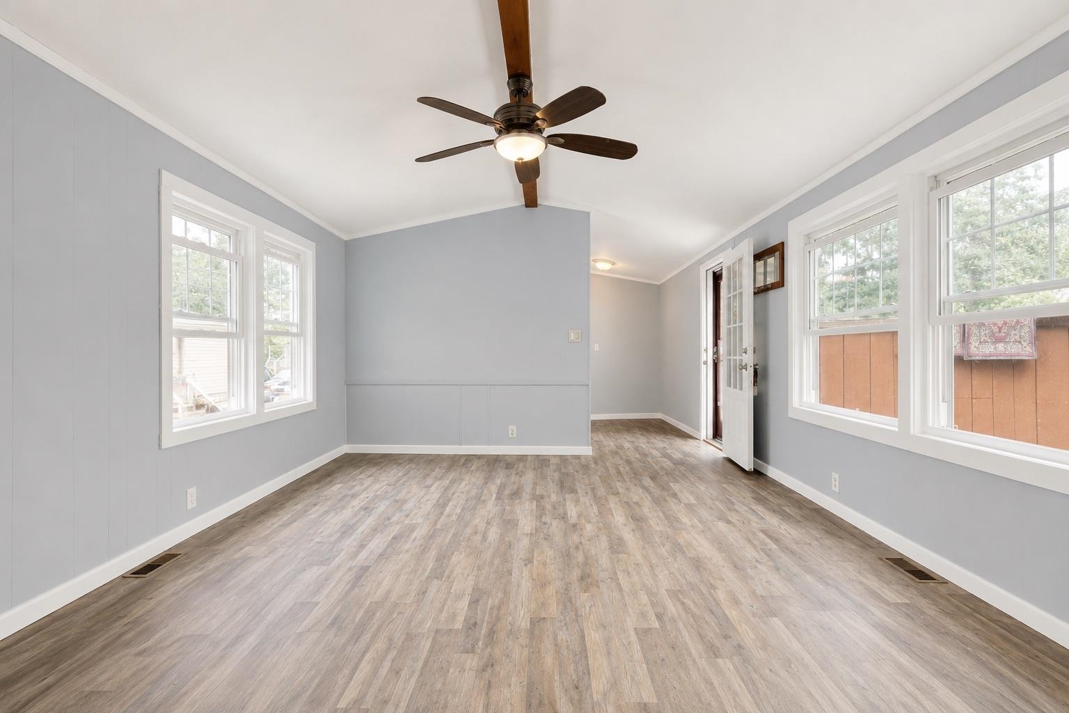 32 Circle Road