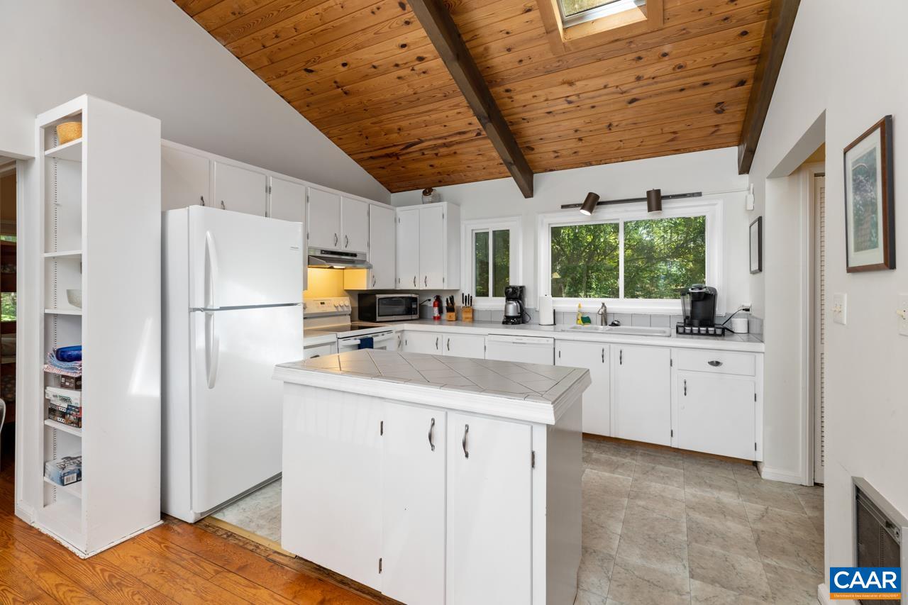 40 E ELKWOOD DR