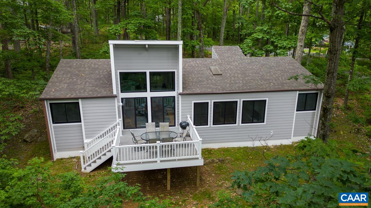 40 E ELKWOOD DR