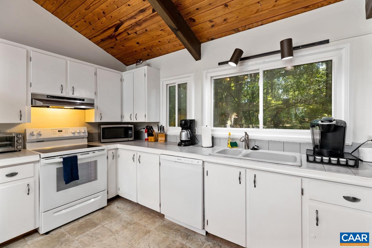 40 E ELKWOOD DR