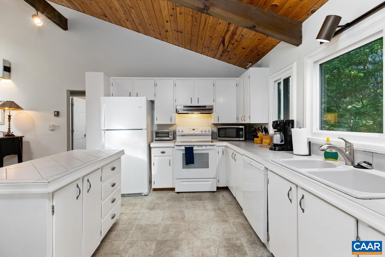 40 E ELKWOOD DR