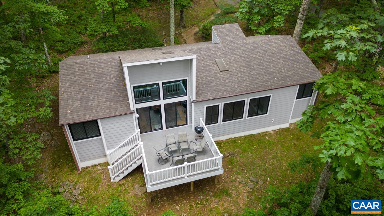 40 E ELKWOOD DR