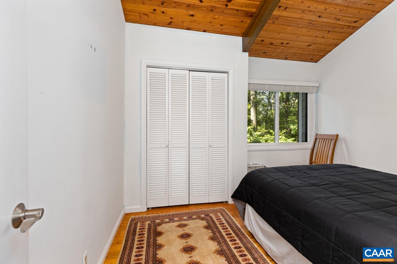 40 E ELKWOOD DR