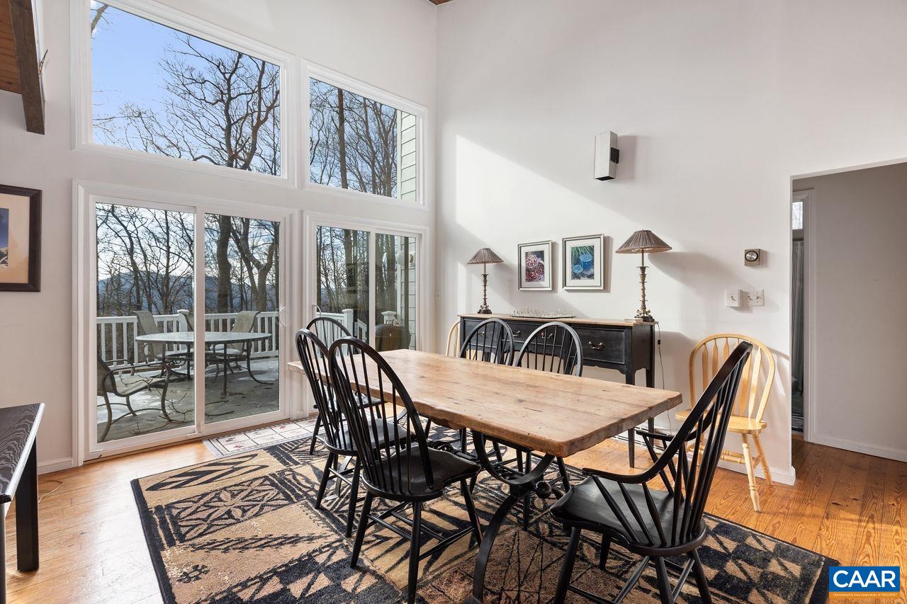 40 E ELKWOOD DR