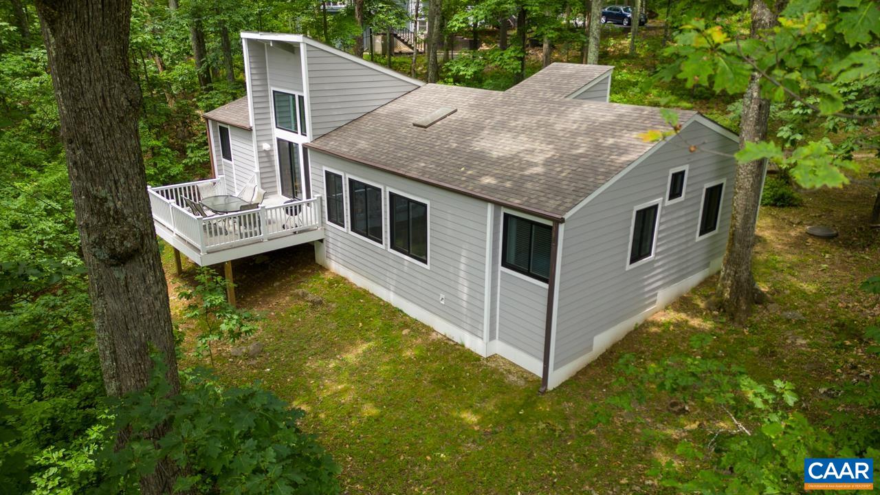 40 E ELKWOOD DR