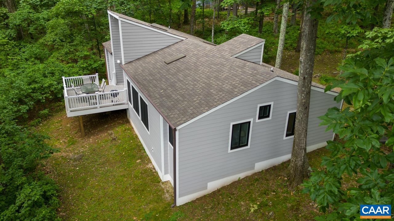 40 E ELKWOOD DR