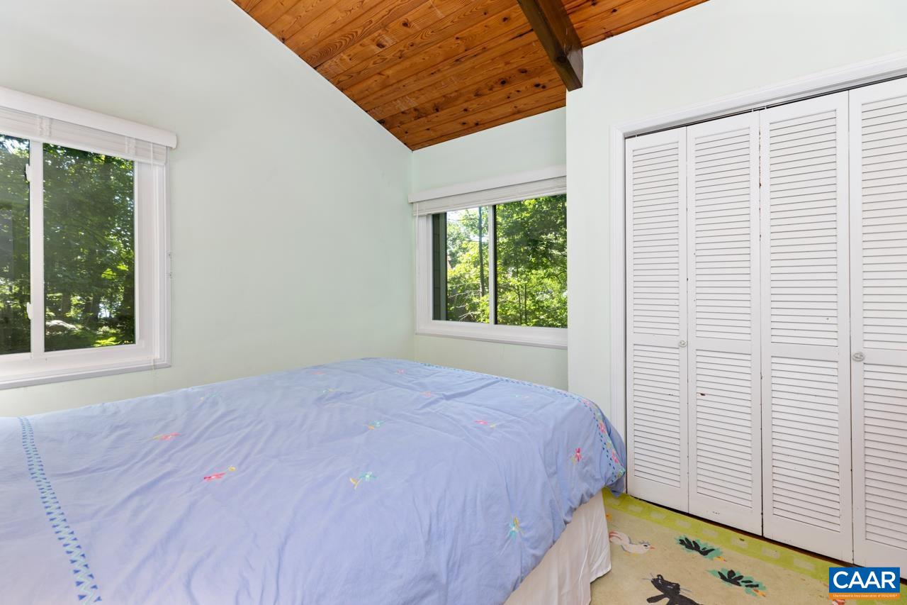 40 E ELKWOOD DR