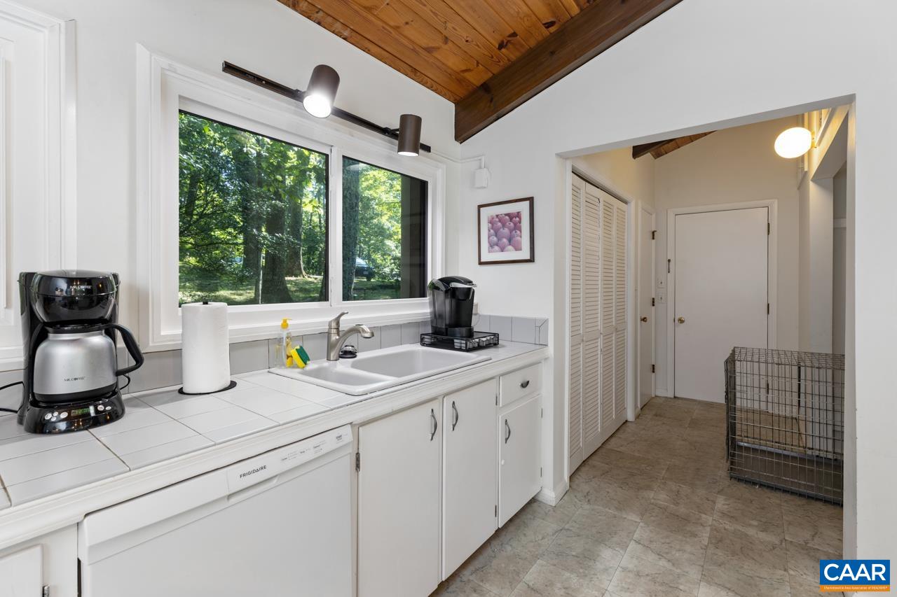 40 E ELKWOOD DR