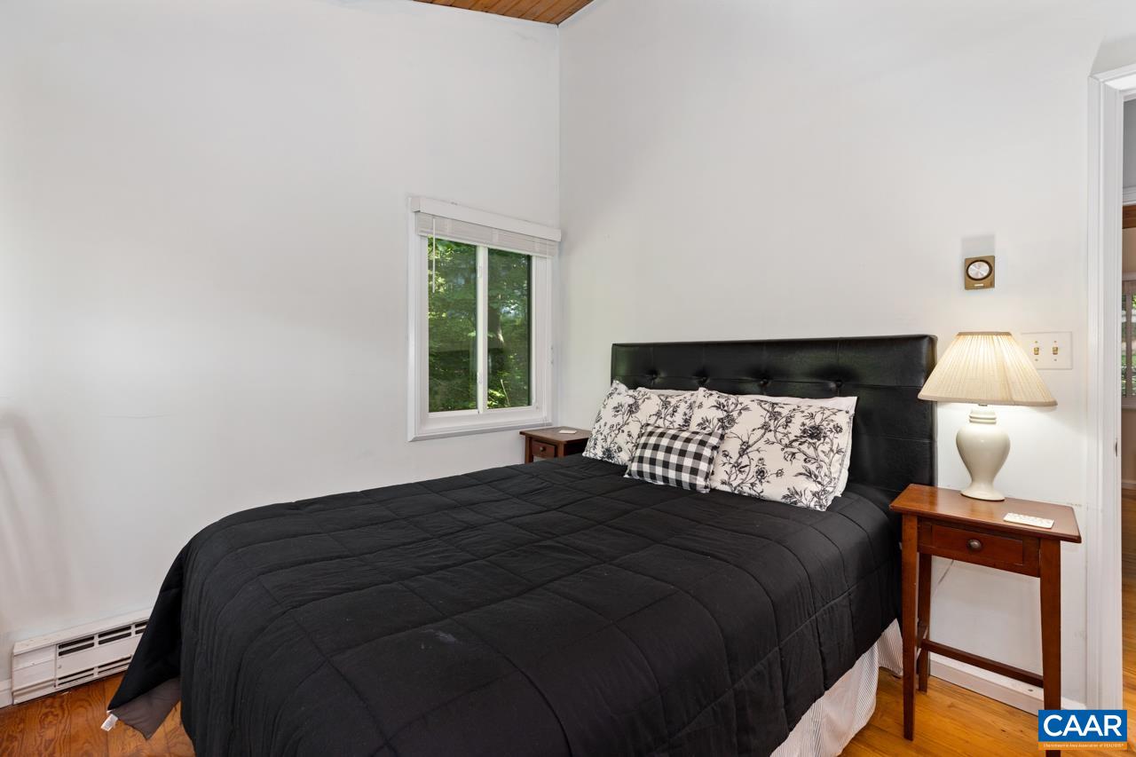 40 E ELKWOOD DR