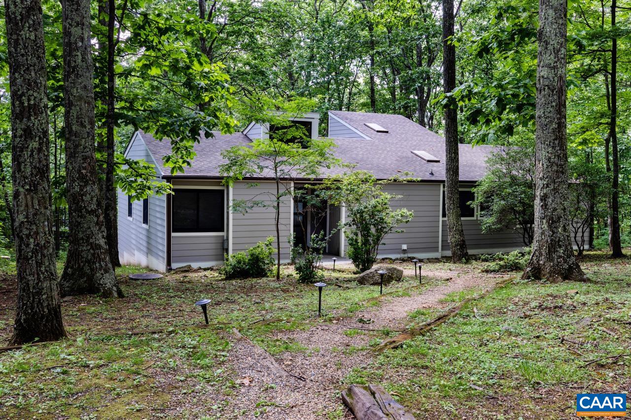 40 E ELKWOOD DR