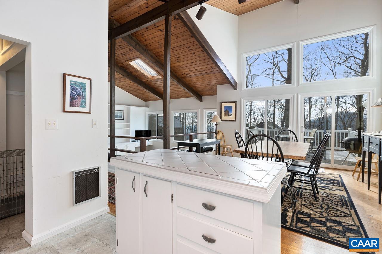 40 E ELKWOOD DR