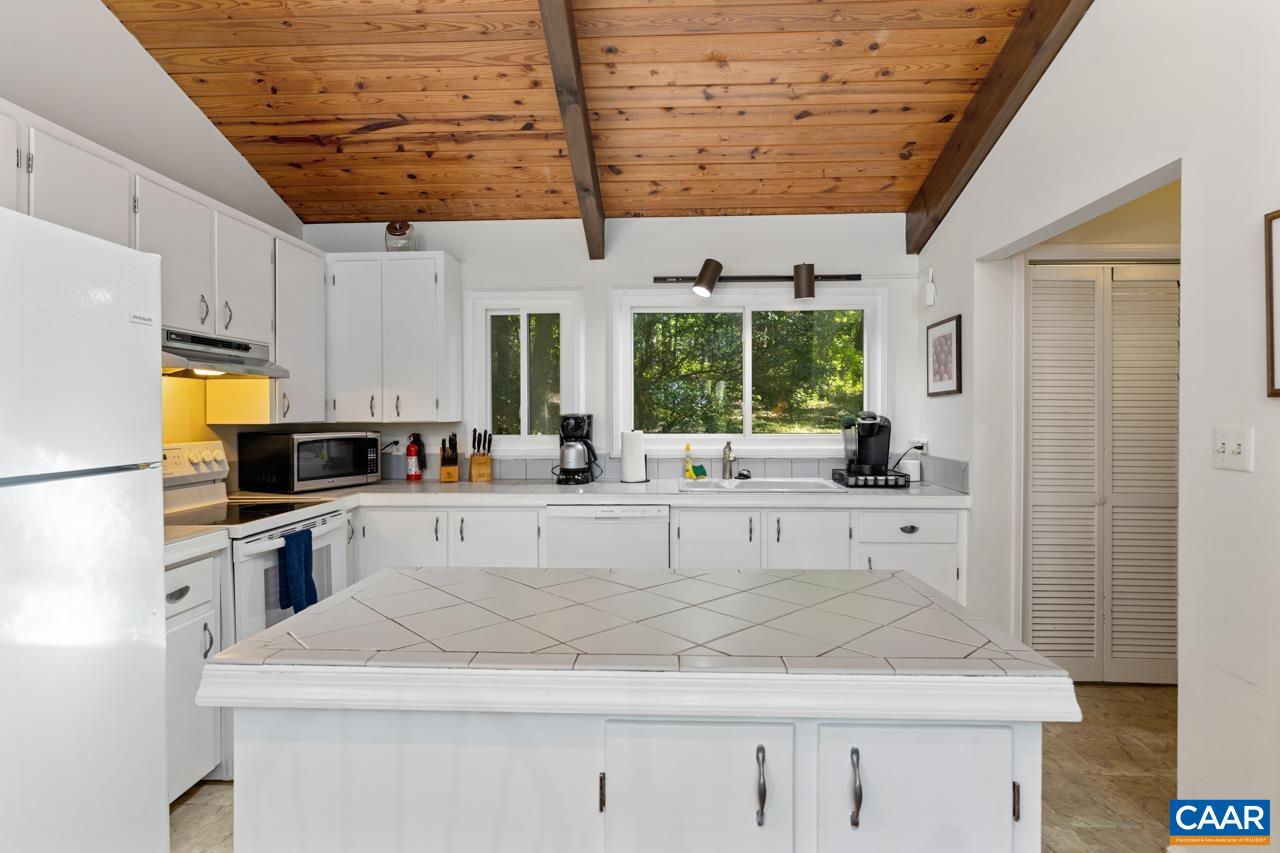 40 E ELKWOOD DR