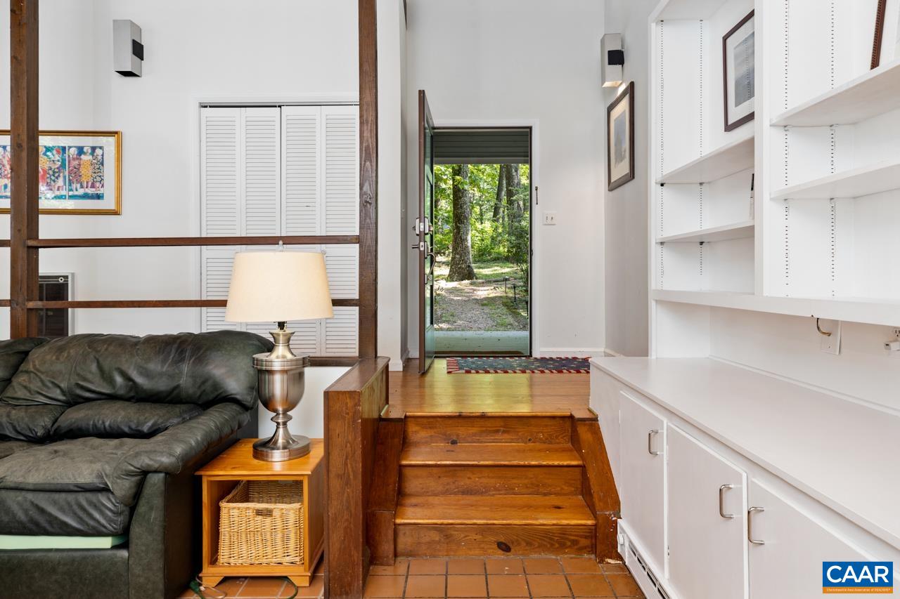 40 E ELKWOOD DR