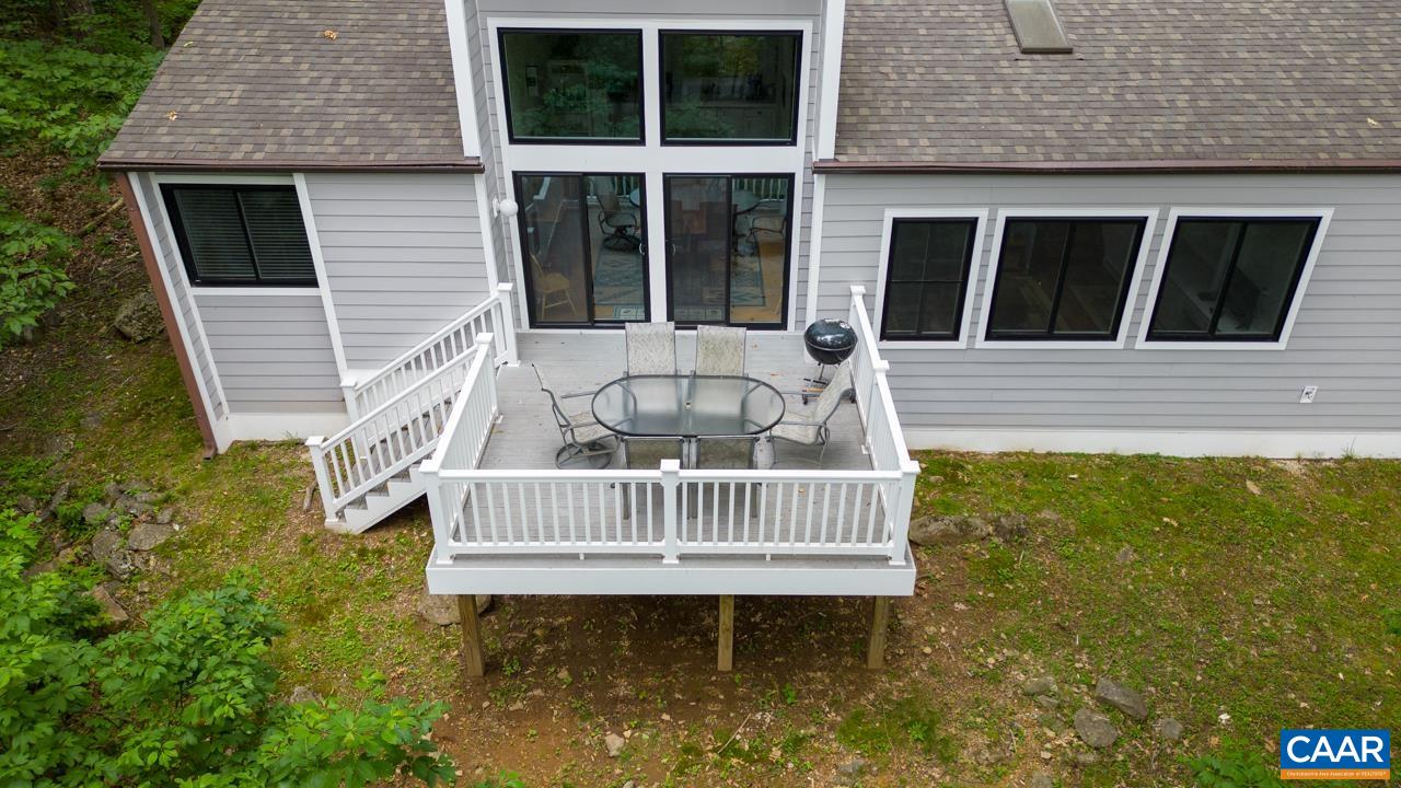 40 E ELKWOOD DR