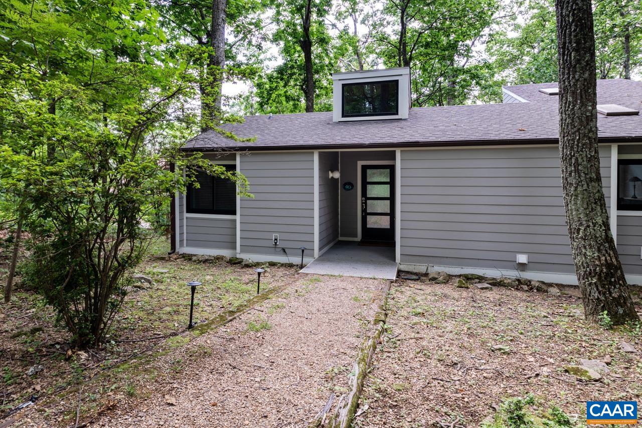 40 E ELKWOOD DR
