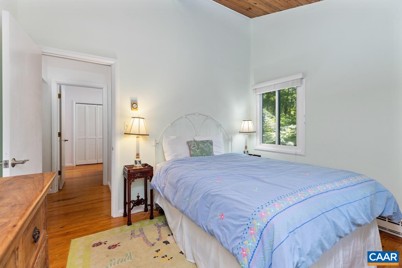 40 E ELKWOOD DR