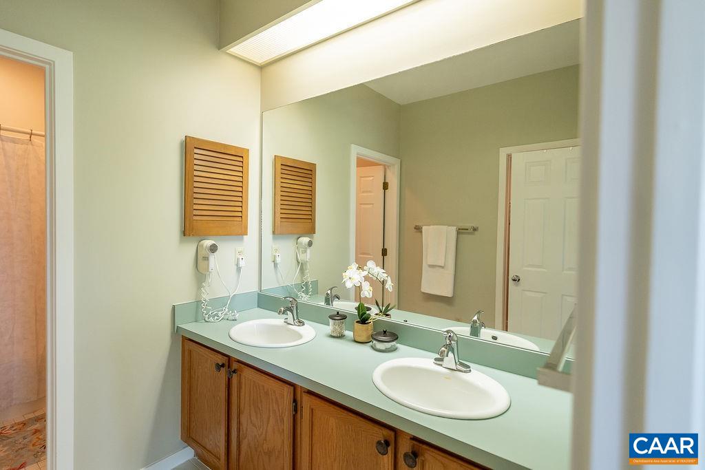 14 BRIARWOOD LN