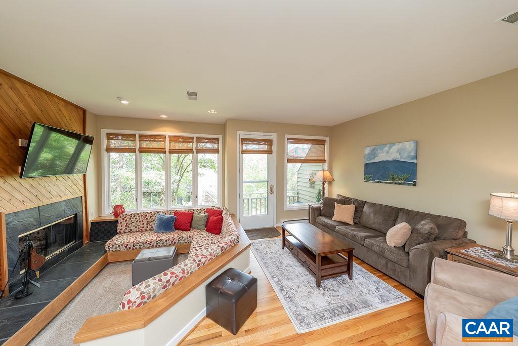 14 BRIARWOOD LN