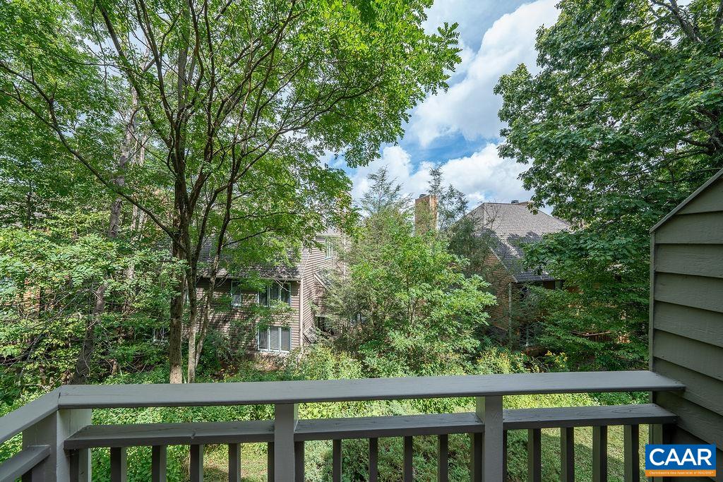14 BRIARWOOD LN