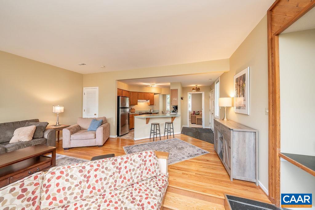 14 BRIARWOOD LN