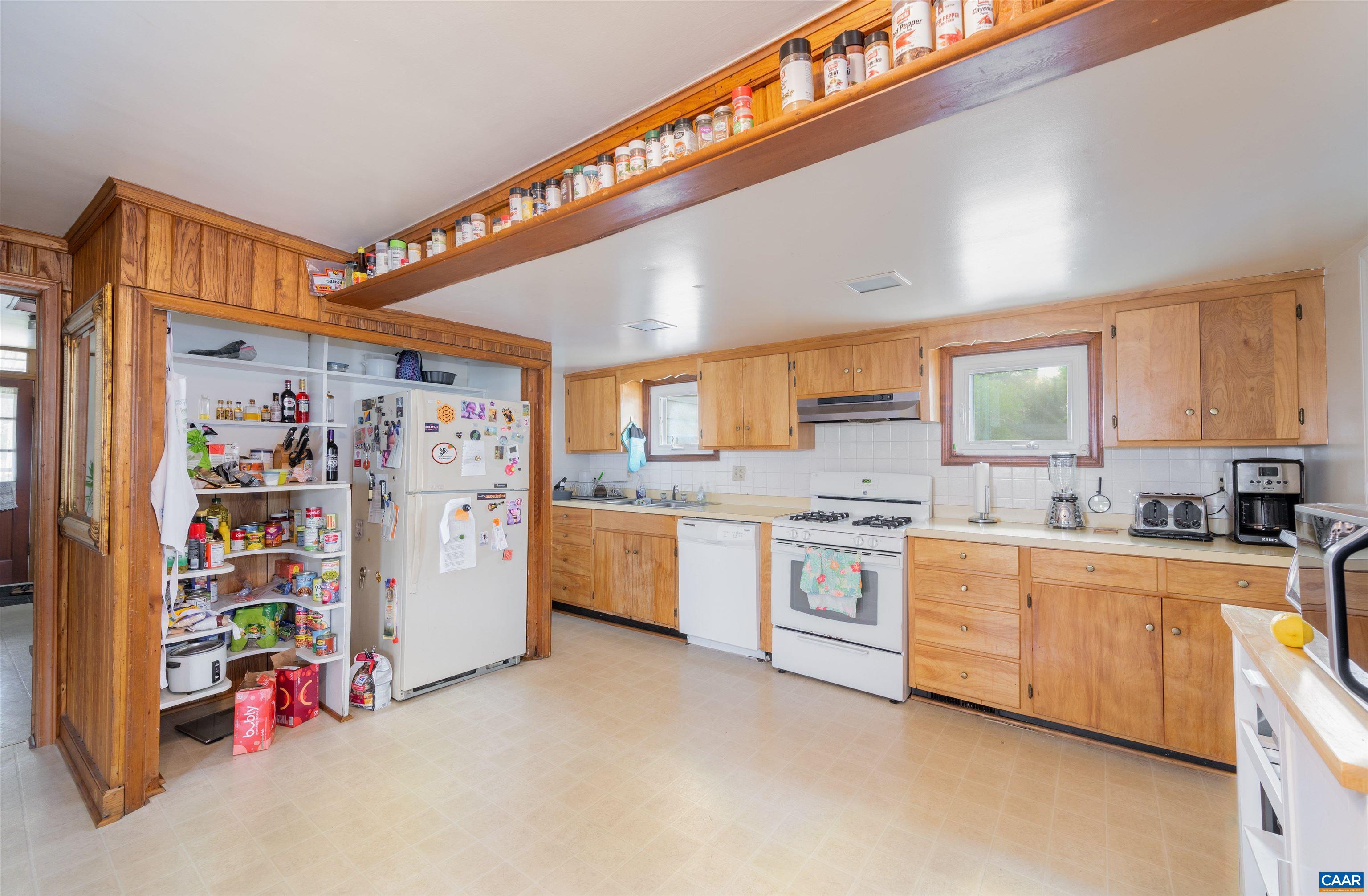 1101 CHERRY AVE