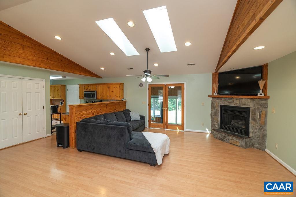 431 BRIDGEPORT RD