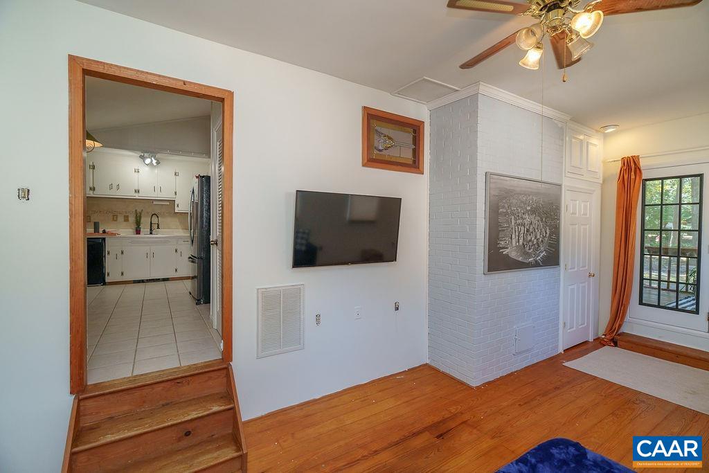 305 STRATFORD CIR