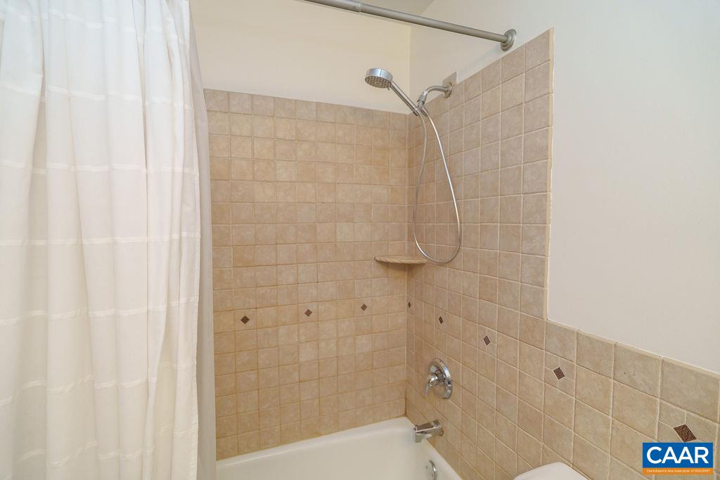 305 STRATFORD CIR
