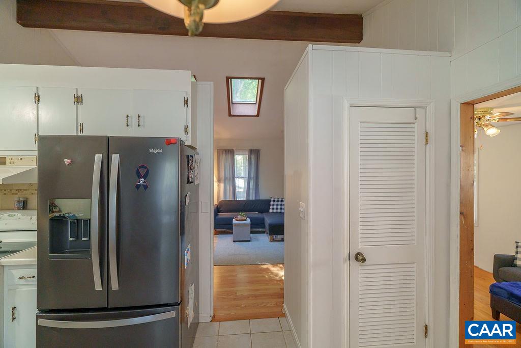 305 STRATFORD CIR