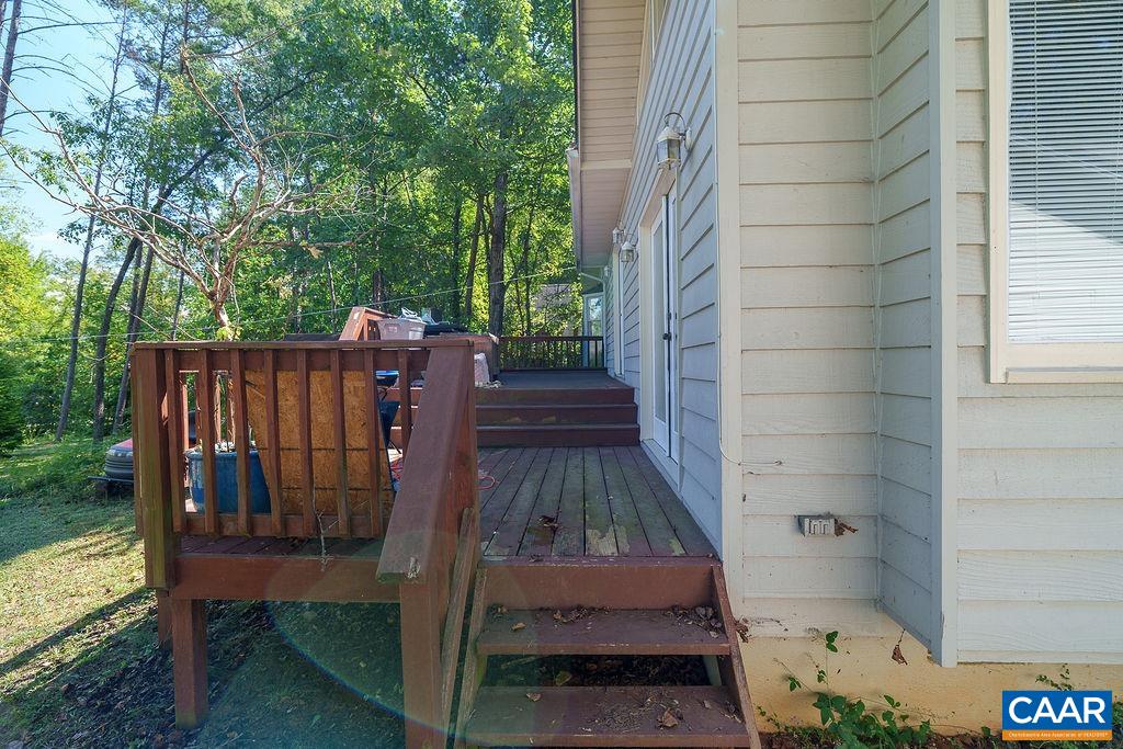 305 STRATFORD CIR