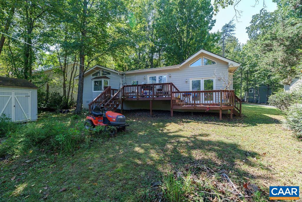 305 STRATFORD CIR
