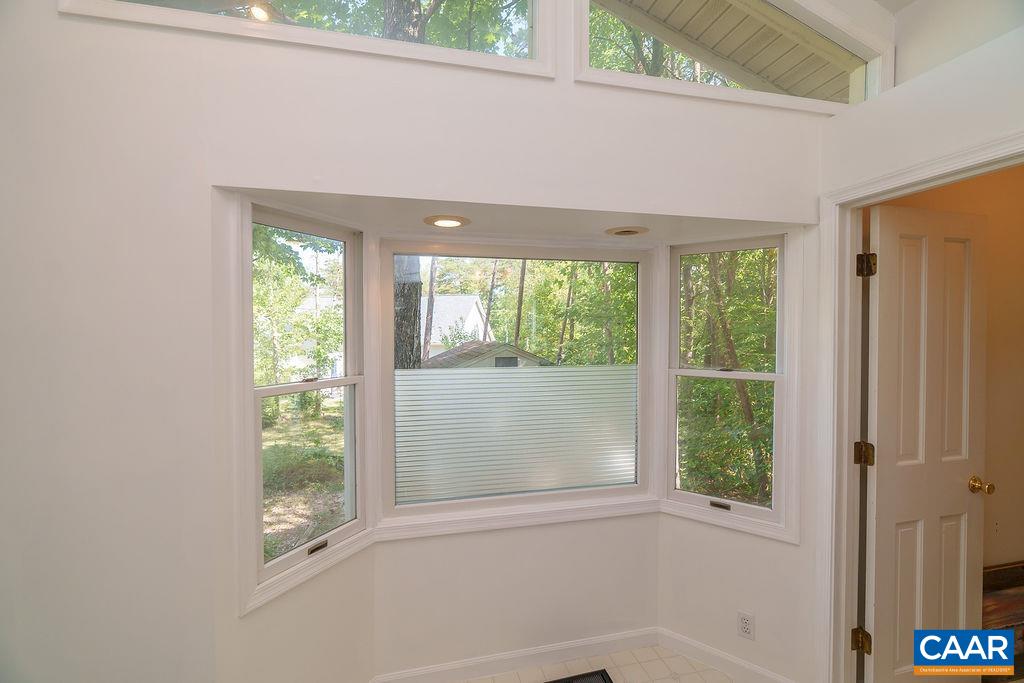 305 STRATFORD CIR