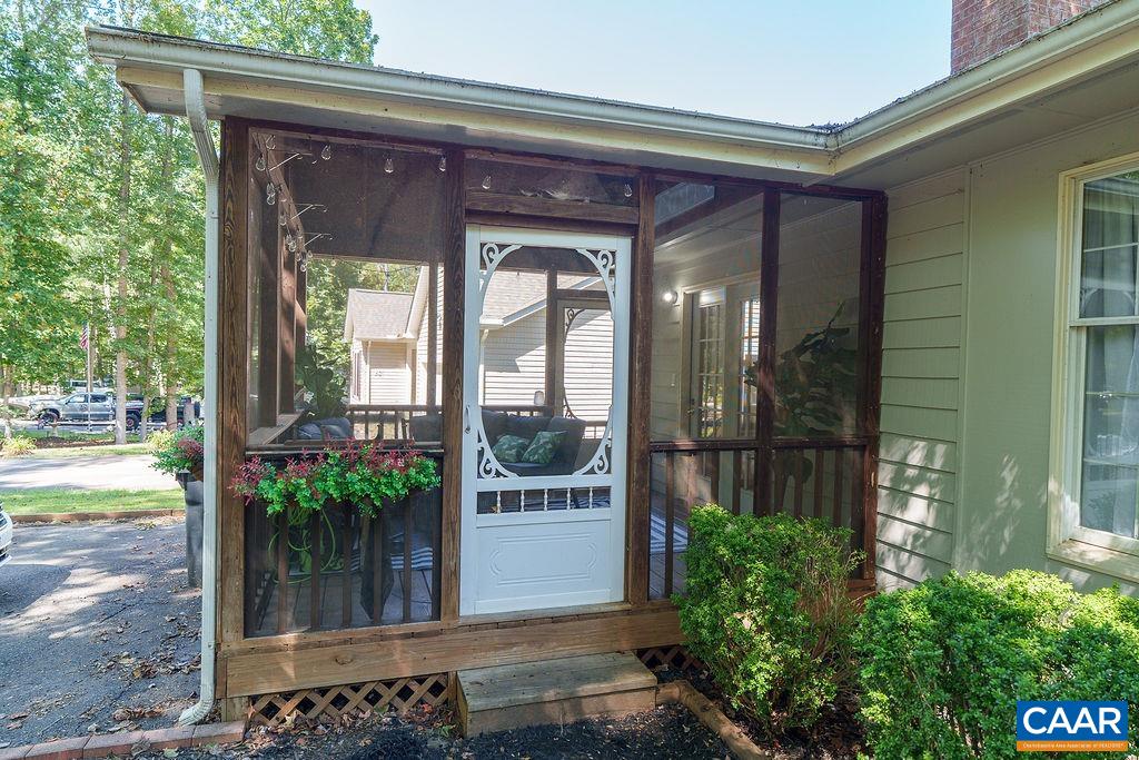 305 STRATFORD CIR