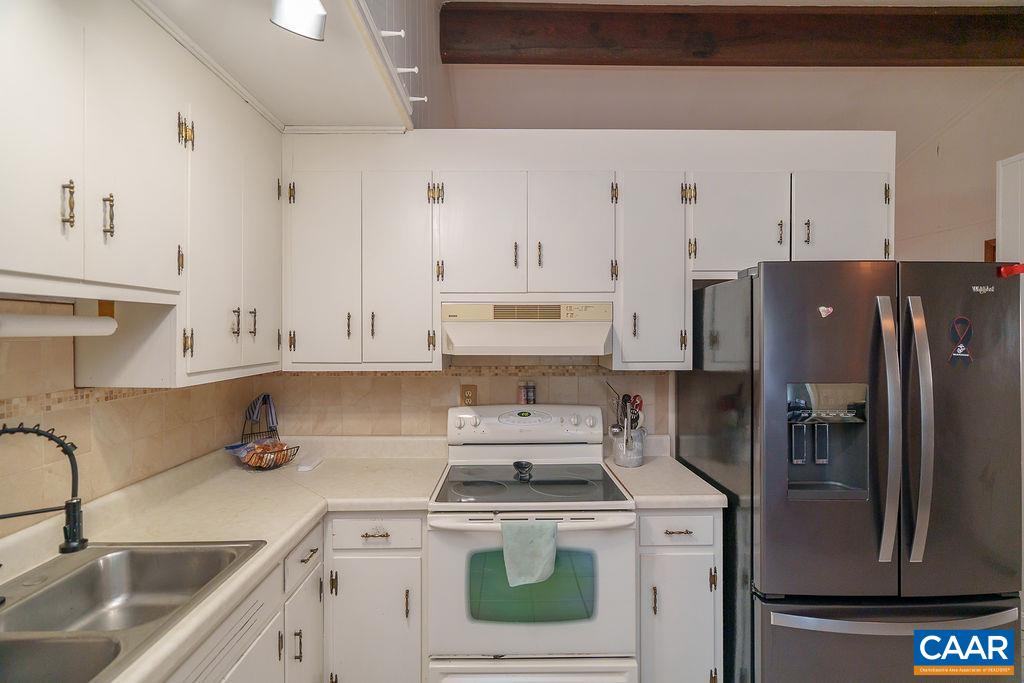 305 STRATFORD CIR