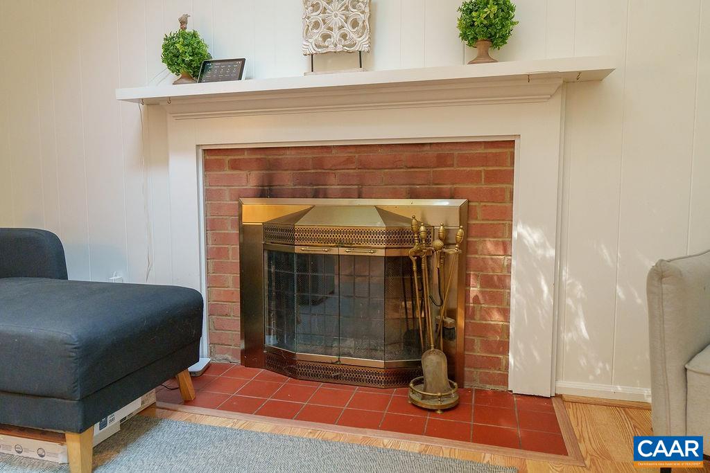 305 STRATFORD CIR